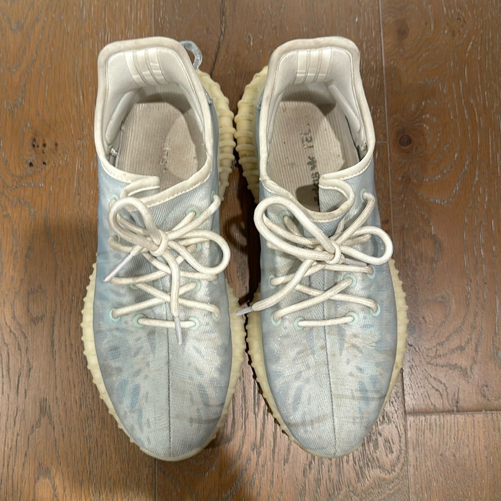 adidas Yeezy
YEEZY Boost 350 v2 "Mono Ice" sneakers